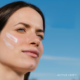 ضدآفتاب تخصصی و ضدلک ایزدین مدل Active Unify اکتیو یونیفای(SPF 50+) حجم ۵۰ میلیلیتر