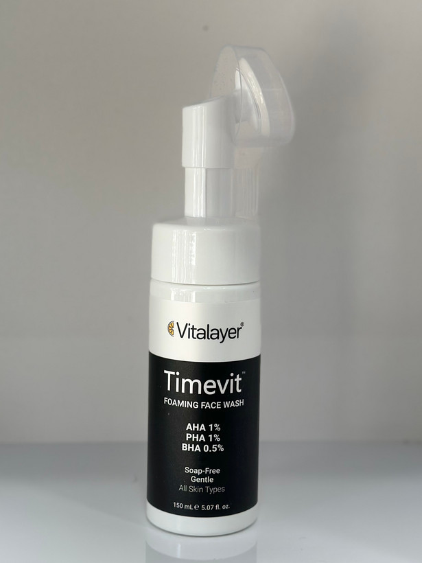 فوم شستشوی صورت ویتالیر مدل Timevit مناسب انواع پوست حجم 150 میلیلیتر